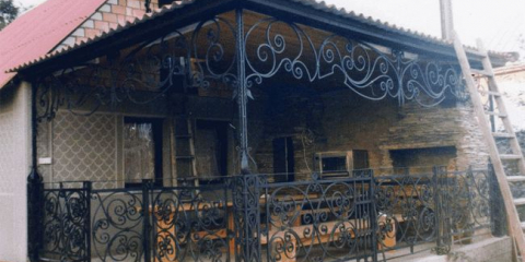 Jak postavit altán z tepaného železa: přehled možností designu, tipy na umístění a nápady na zdobení altánu (110 fotografií)